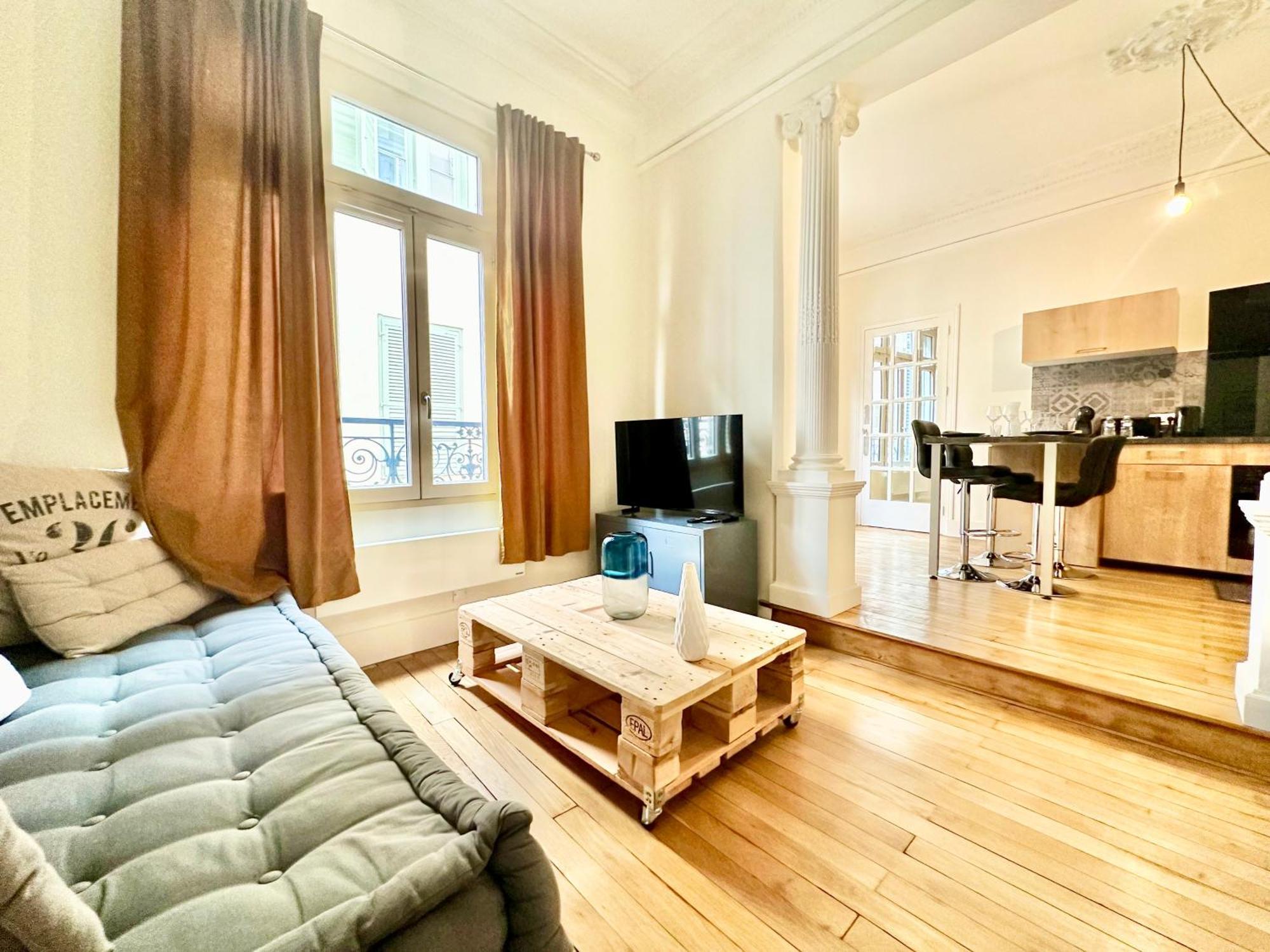 Le Pantheon, Urbain Et Authentique Apartment Limoges Exterior photo